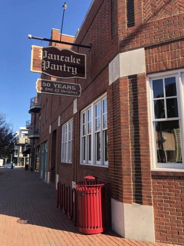 Near Vanderbilt Belmont Music Row with Free Parking