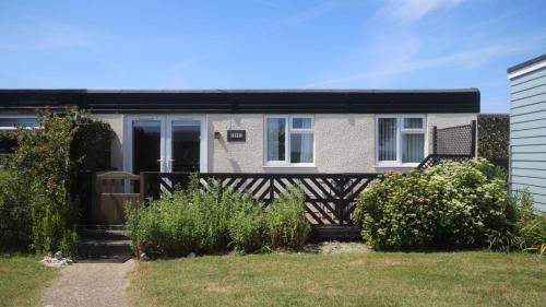 20F Medmerry Park 2 Bedroom Chalet Near the Coast