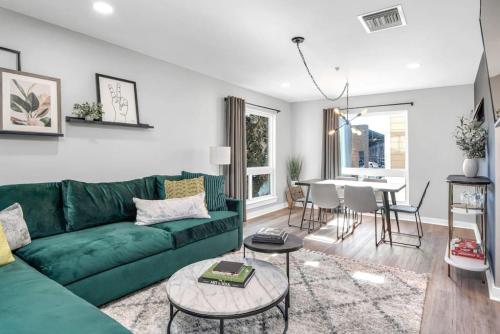 4 BEDS WALK to Downtown Nashville Pool and Parking in Nashville, USA