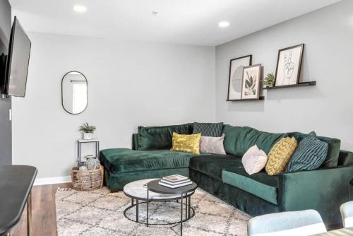 4 BEDS WALK to Downtown Nashville Pool and Parking in Nashville, USA