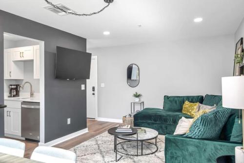 4 BEDS WALK to Downtown Nashville Pool and Parking in Nashville, USA