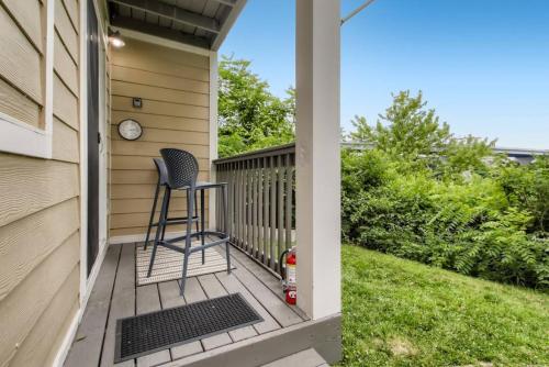 4 Bed, 2 Bedroom plus POOL, Walk to Downtown and Germantown in Nashville, USA