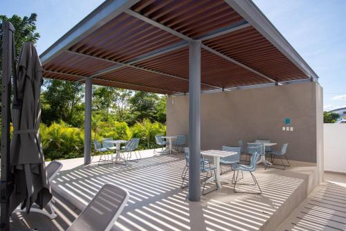 04063 New Deluxe Unit Signature Condominium US Consulate