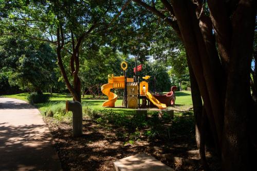 04063 New Deluxe Unit Signature Condominium US Consulate