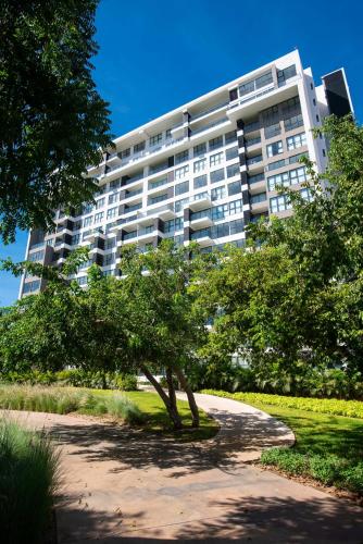 04063 New Deluxe Unit Signature Condominium US Consulate