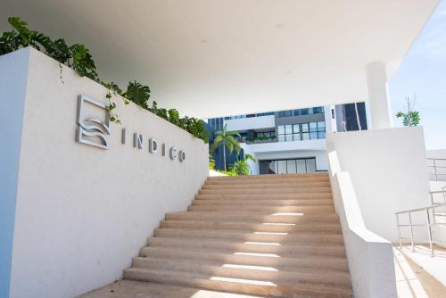 04063 New Deluxe Unit Signature Condominium US Consulate