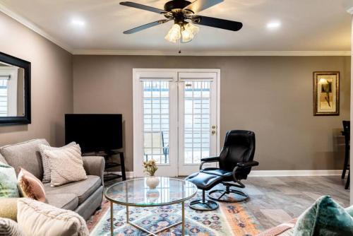 Downtown Nashville Condo, Walk to Broadway with Free Parking in Nashville, USA