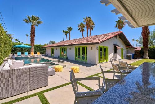 Pineapple Splash! Complete Privacy! Salt Pool! in Palm Springs, USA