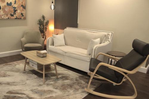 Cozy apartment, two bedroom, full kitchen photo 4