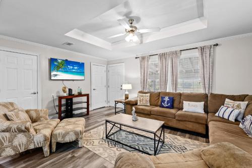 Villa Island Retreat, Country house overlooking 13 acres and a small lake in Saint James City