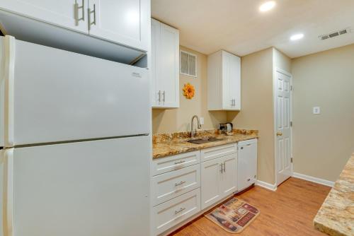Cozy Lawrenceville Apt - 6 Mi to Mall of Georgia! in Lawrenceville, USA