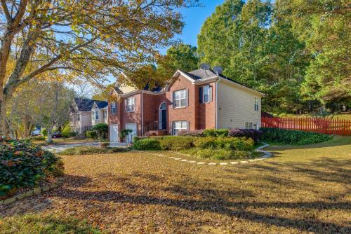 Cozy Lawrenceville Apt - 6 Mi to Mall of Georgia! in Lawrenceville, USA