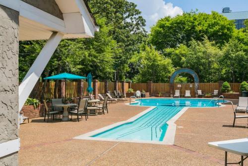 Music City Holiday, On Music Row, Has Pool & Free Parking - Vanderbilt University, Nashville