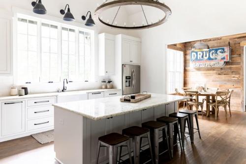 Stunning Estate in Leipers Fork with Pool, Hot Tub, Sauna