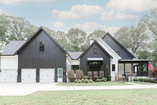 Stunning Estate in Leipers Fork with Pool, Hot Tub, Sauna