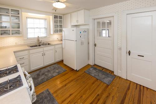 23rd Street White House - image 4