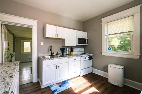 Cozy Roanoke Vacation Rental 2 Mi to Downtown! in 羅阿諾克