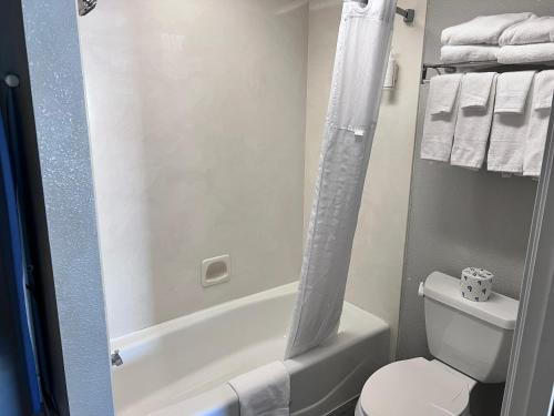 Travelodge by Wyndham Redding CA - image 11