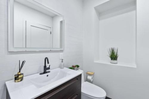 Top Notch 2BR in Upper East Mins to Central Park, New York (photo 8)