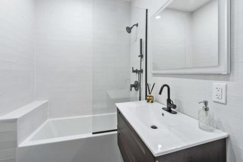 Top Notch 2BR in Upper East Mins to Central Park, New York (photo 7)