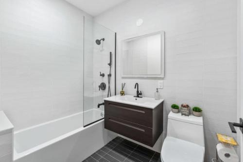 Top Notch 2BR in Upper East Mins to Central Park, New York (photo 6)