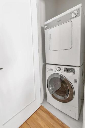 Top Notch 2BR in Upper East Mins to Central Park, New York (photo 5)