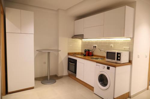 Cozy Apartment with Veranda Downtown, Casablanca (photo 5)