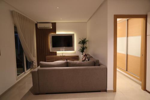 Cozy Apartment with Veranda Downtown, Casablanca (photo 6)