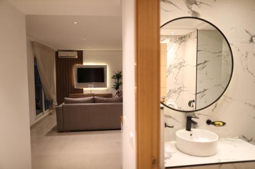 Cozy Apartment with Veranda Downtown, Casablanca (photo 7)