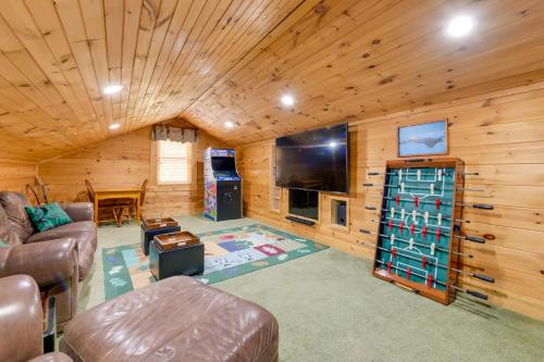 Home with BBQ and Fire Pit 8Mi to Smoky Mtn Natl Park - image 13