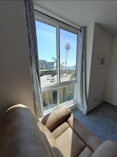 Luxury 1 bedroom and 1 bath condominium with amazing OCEAN VIEWS in Oceanside, USA