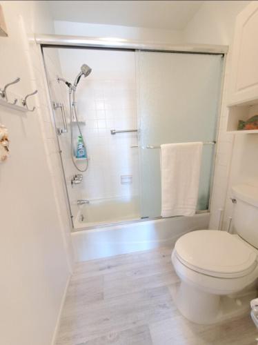 Luxury 1 bedroom and 1 bath condominium with amazing OCEAN VIEWS in Oceanside, USA