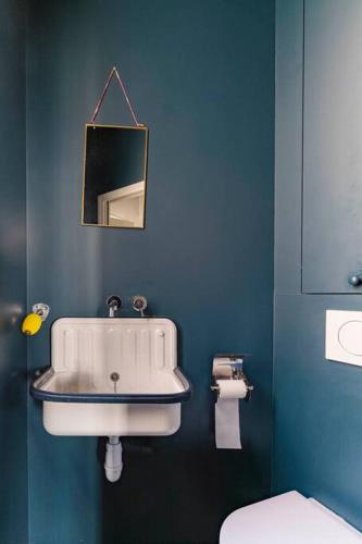 Family apartment center paris 8th- by AskMeFrance - image 2