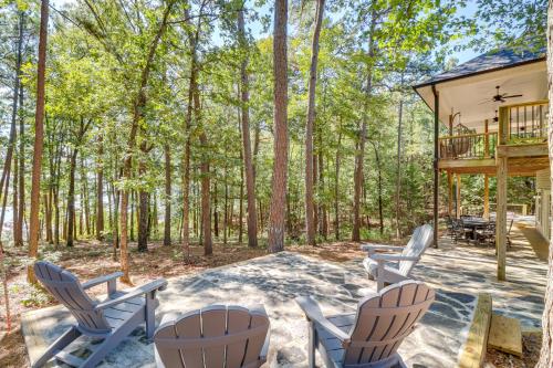 Luxury Lakefront Retreat w/ Deck & Patio! in Fairfield Bay (AR)