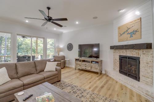 Luxury Lakefront Retreat w/ Deck & Patio! in Fairfield Bay (AR)