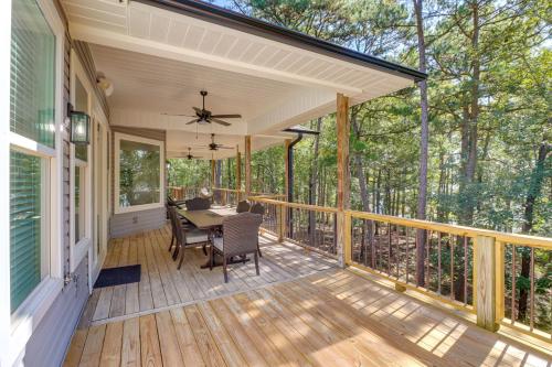 Luxury Lakefront Retreat w/ Deck & Patio! in Fairfield Bay (AR)