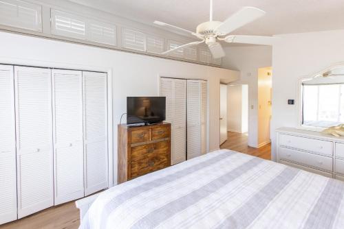 Coral Beach House - North End VB - image 3