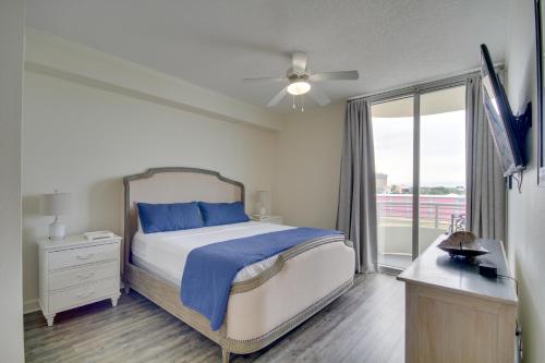 Beachfront Biloxi Condo Balcony and Community Perks in Biloxi, USA