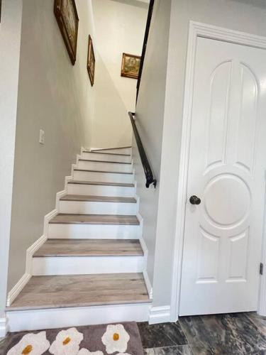 7BRLuxury Home Near Disney & Knotts for 30 people in Midway City, USA
