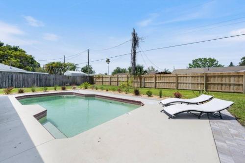 Paradise Found Luxurious Retreat with Heated Pool in Rockledge, Vereinigte Staaten von Amerika