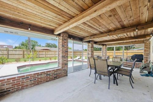Paradise Found Luxurious Retreat with Heated Pool in Rockledge, USA