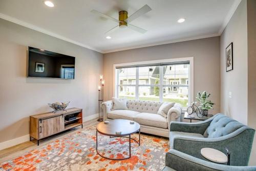 THE ISLES Townhome Located 6 blocks from ND THE ISLES Townhome Located 6 blocks from ND