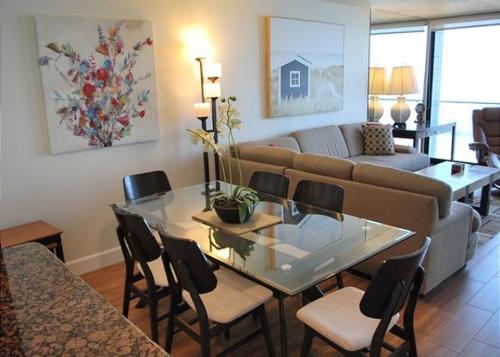 Two-Bedroom Apartment with Ocean View image 2