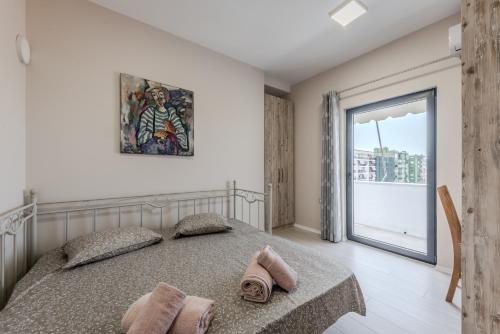Luxury Block District Apartment - image 5