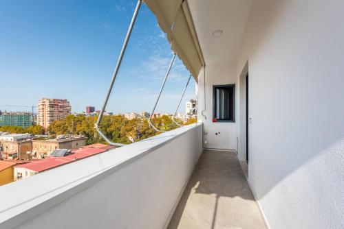 Luxury Block District Apartment - image 4