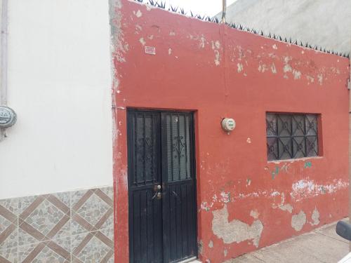 Habitación muy amplia céntrica cerca de avenidas principales in Aguascalientes, Mexico
