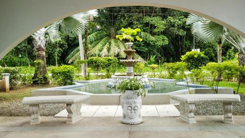 Cozy getaway w/pool-tennis-bbq near Manuel Antonio in Damas