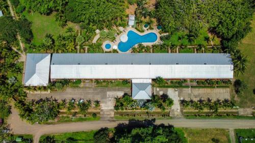 Cozy getaway w/pool-tennis-bbq near Manuel Antonio in Damas