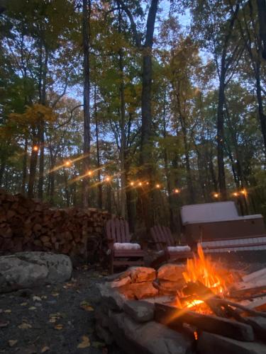 The Nook Lodge - cabin with hot tub at Shawnee and Camelback Mtn photo 2