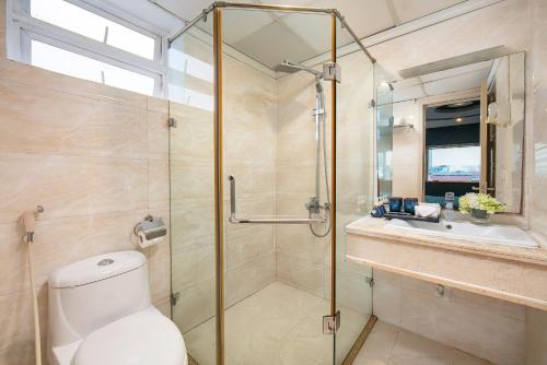 Hai Muoi Hotel & Apartment - 샤워실